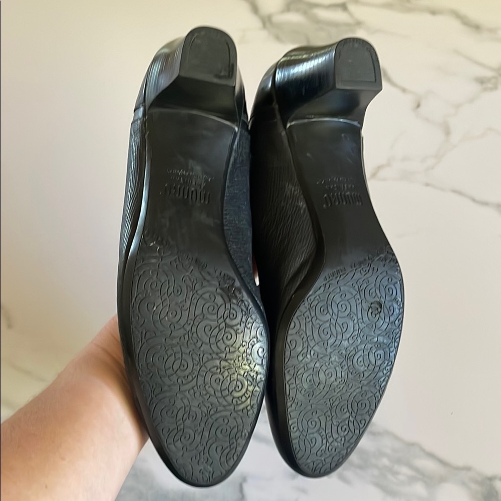 Munro Black Heels Classic Block Pumps - Picture 7 of 7